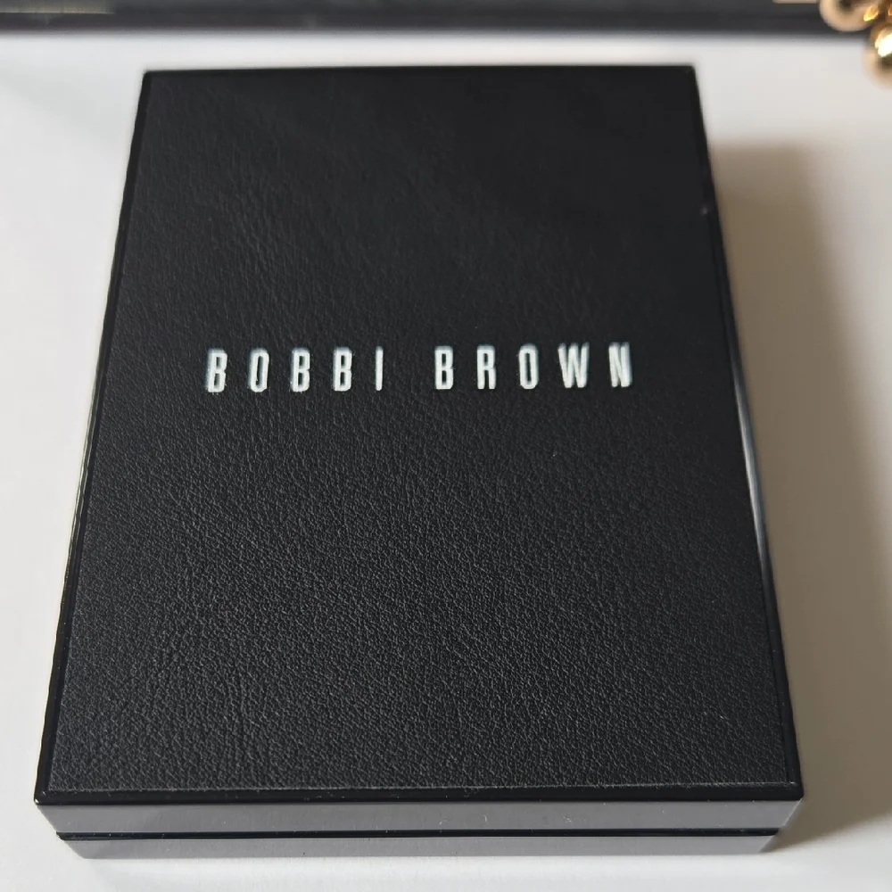 Bobbi Brown The Essential Bold Burgundy Multicolor Eye Shadow Palette